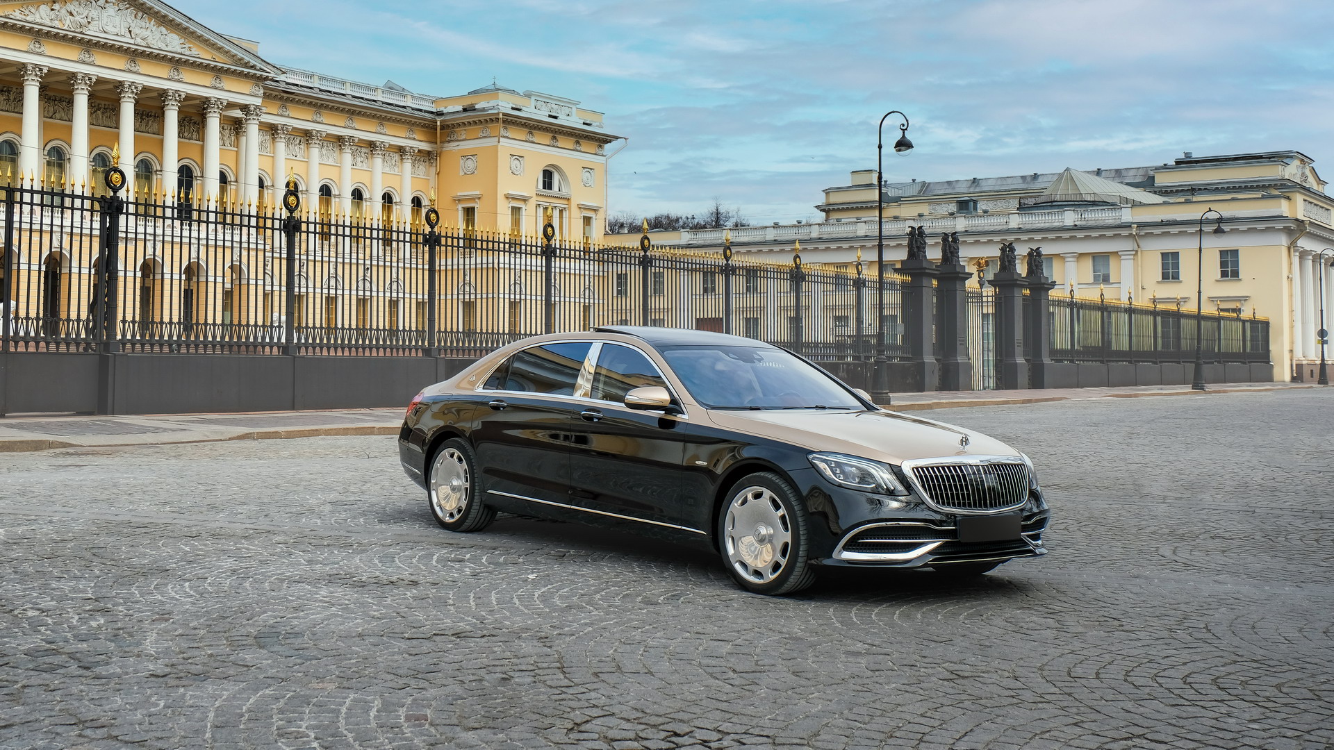 Аренда Mercedes Maybach S 500 4-matic в Санкт-Петербурге без водителя -  GaleonCar