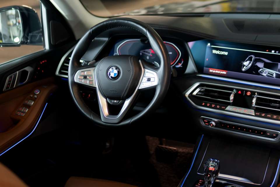 BMW X7 xDrive30d: роскошь и смелость в одном авто. Фото 2.