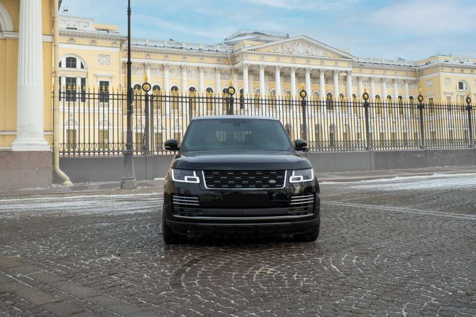 Range Rover Autobiography это ультра-шикарная версия потрясающего Range Rover. Фото 1.